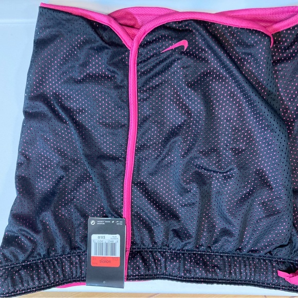 NWT Nike women’s training shorts - Picture 3 of 4